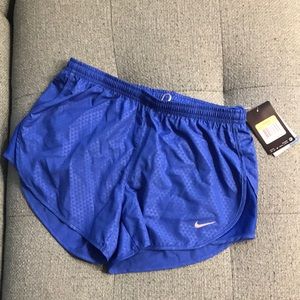 Nike WMN’s running shorts lined SMALL NWT